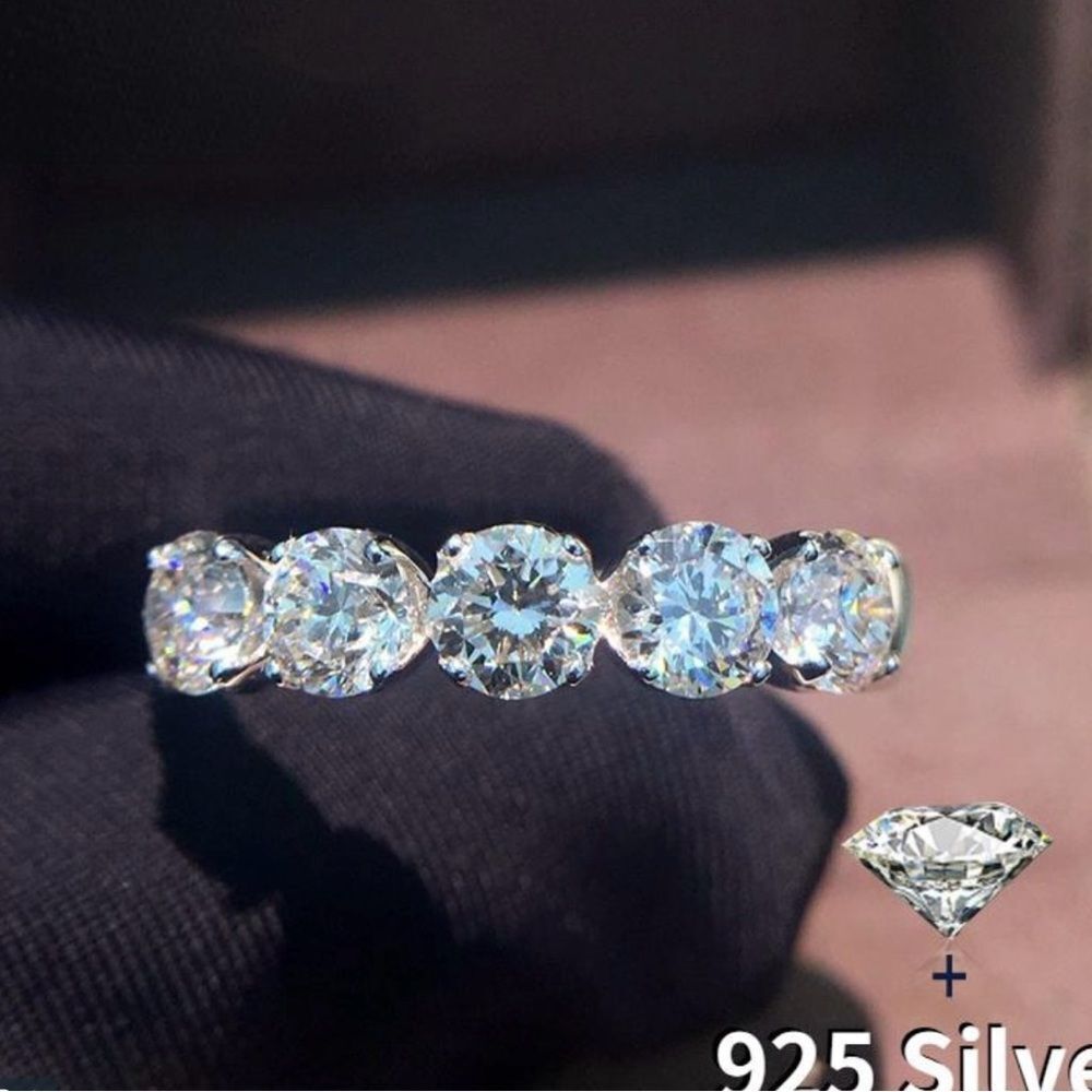 🔷 NEW Sparkling Elegant Silver CZ Multi stone Ring 🔷